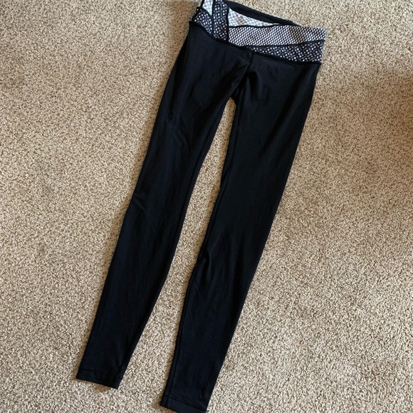 lululemon athletica Pants - Lululemon Black Athletic Leggings Size 6